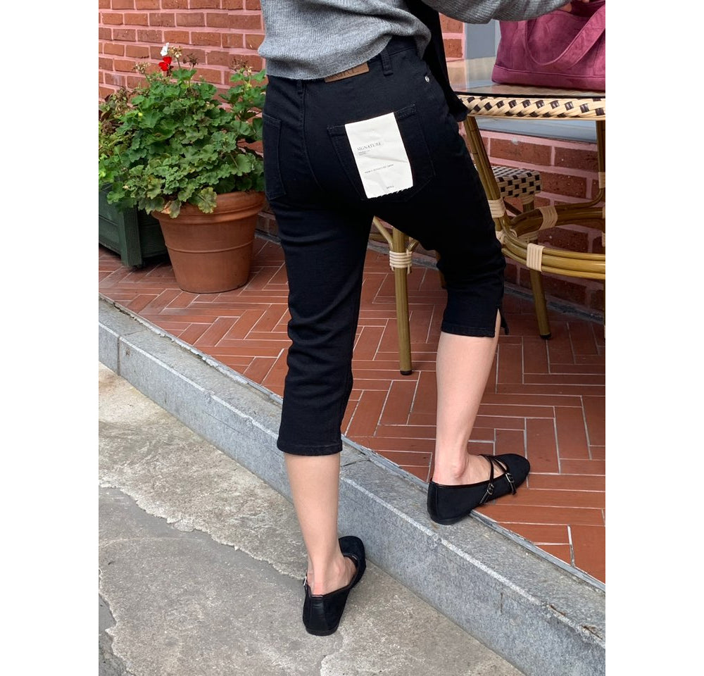 Low-rise capri pants