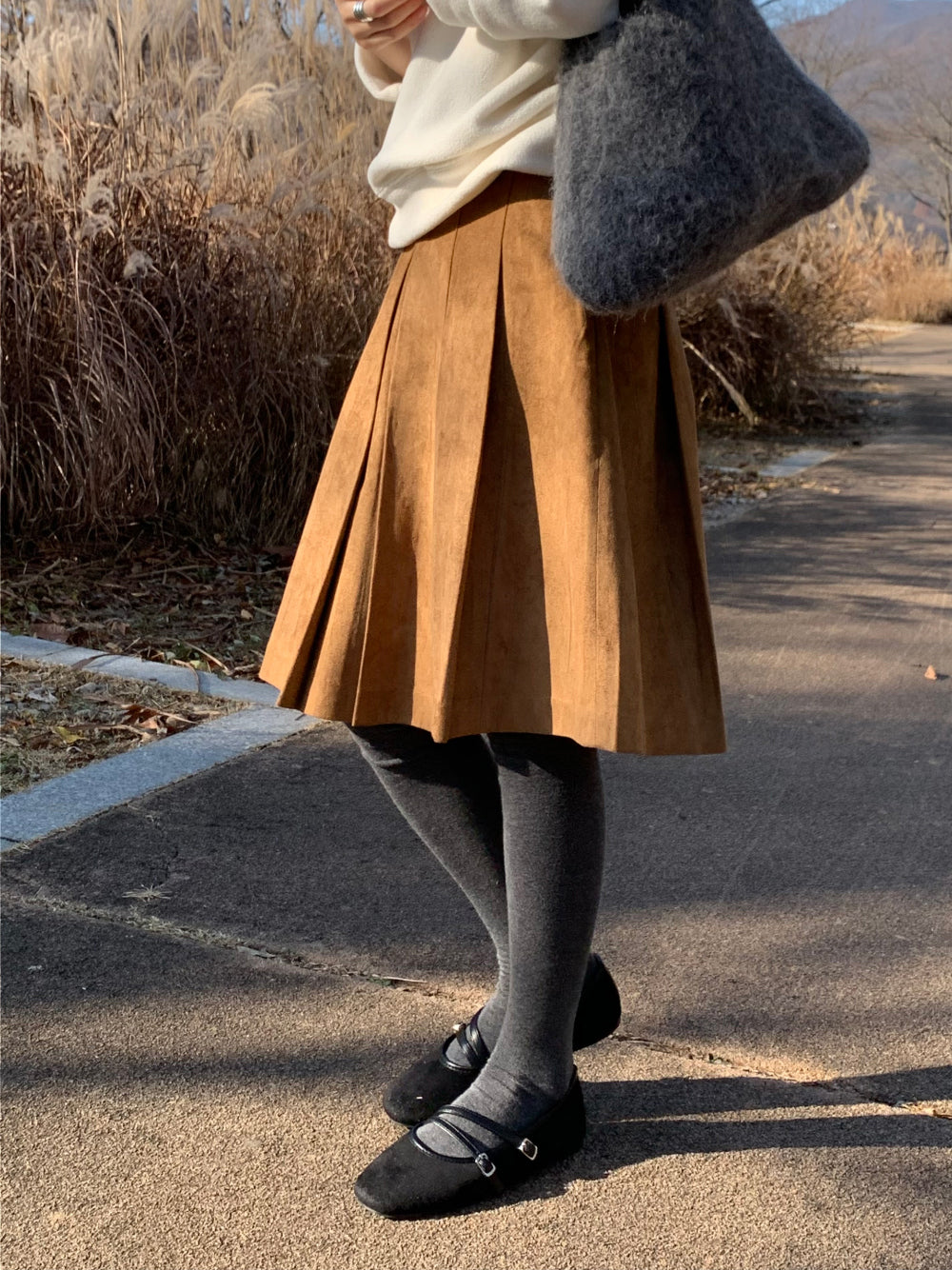 some suede skirt-2col