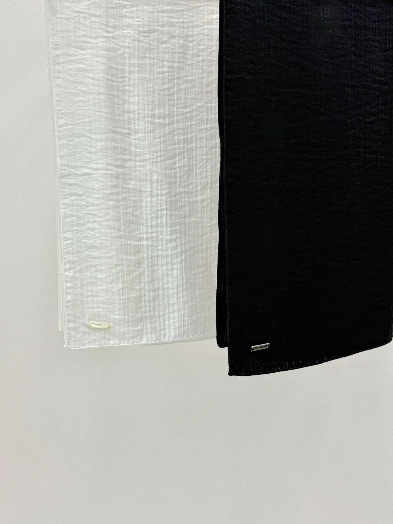 Peony wrinkle logo scarf-2col