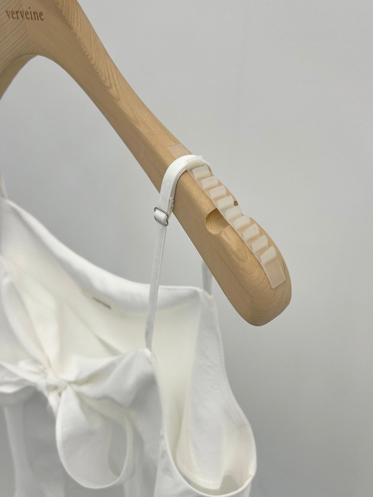 Seline ribbon sleeveless blouse-2col