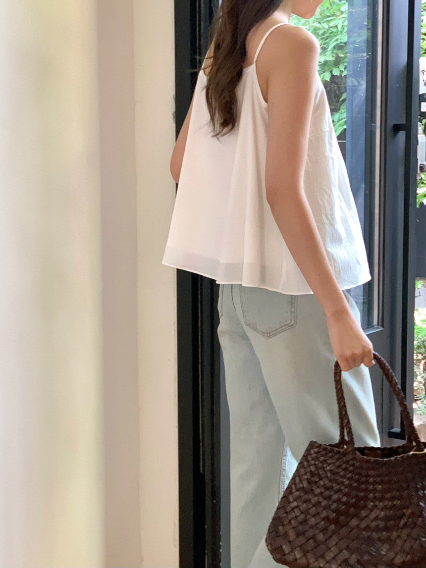 Lobe pintuck sleeveless blouse-2col