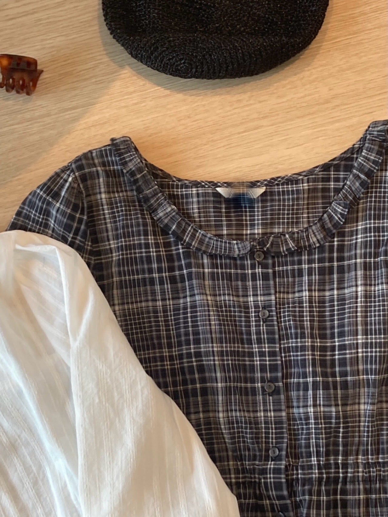 moen frill blouse-2col
