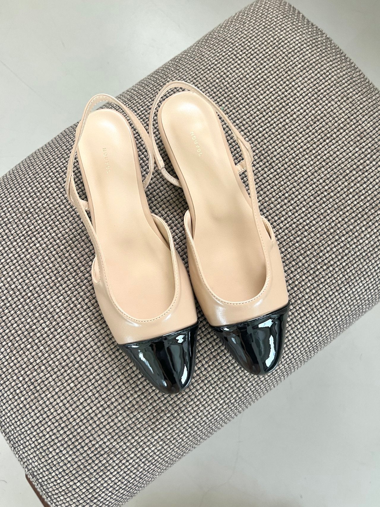 Two-tone color-block sling back