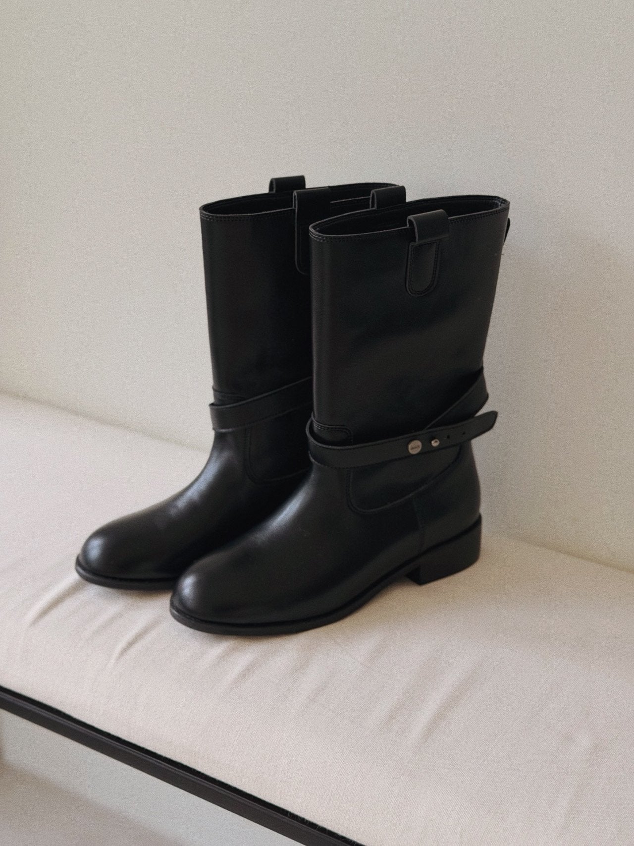 metal logo rider boots