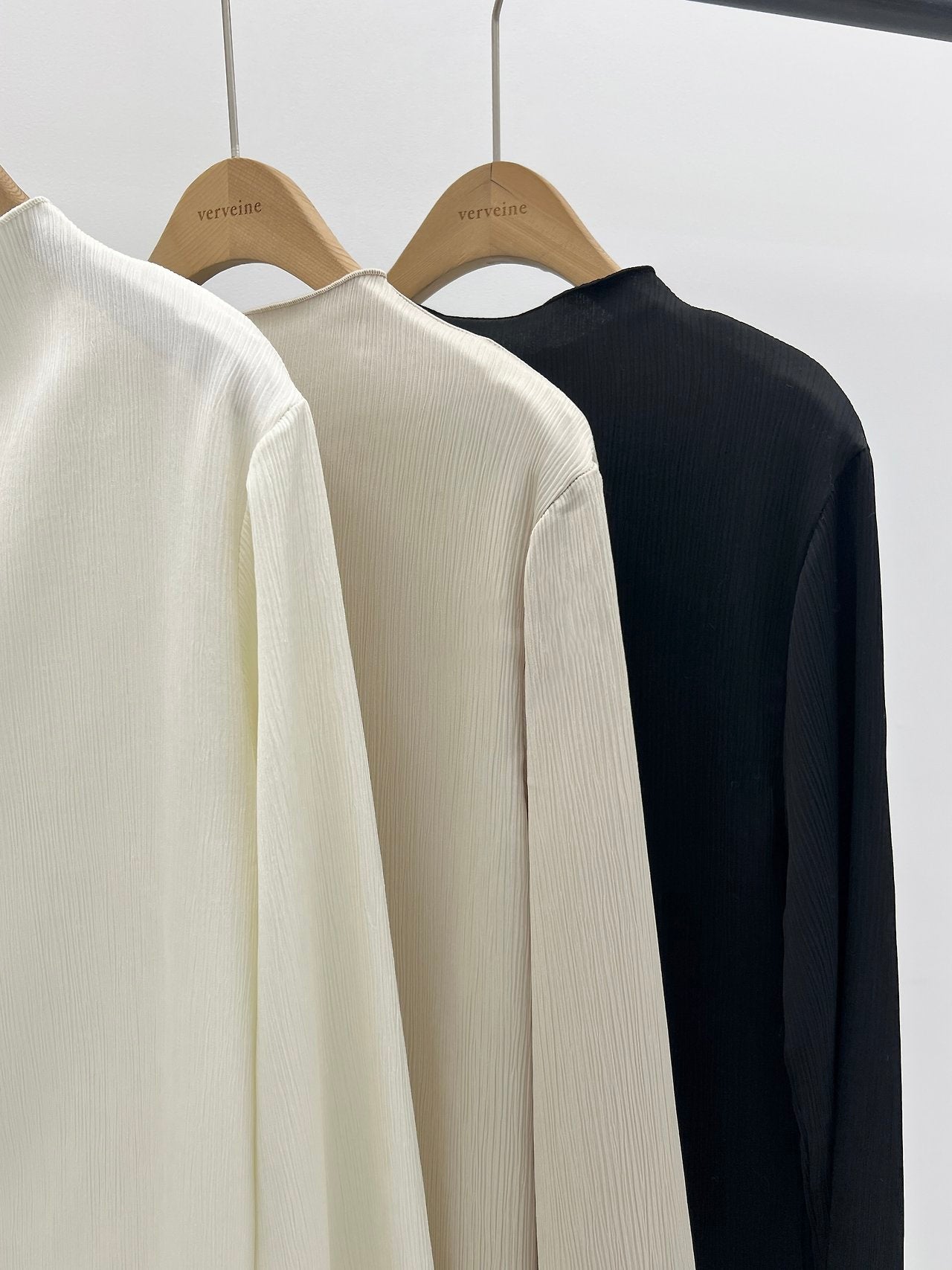 Roy pleats soft high neck top-3col