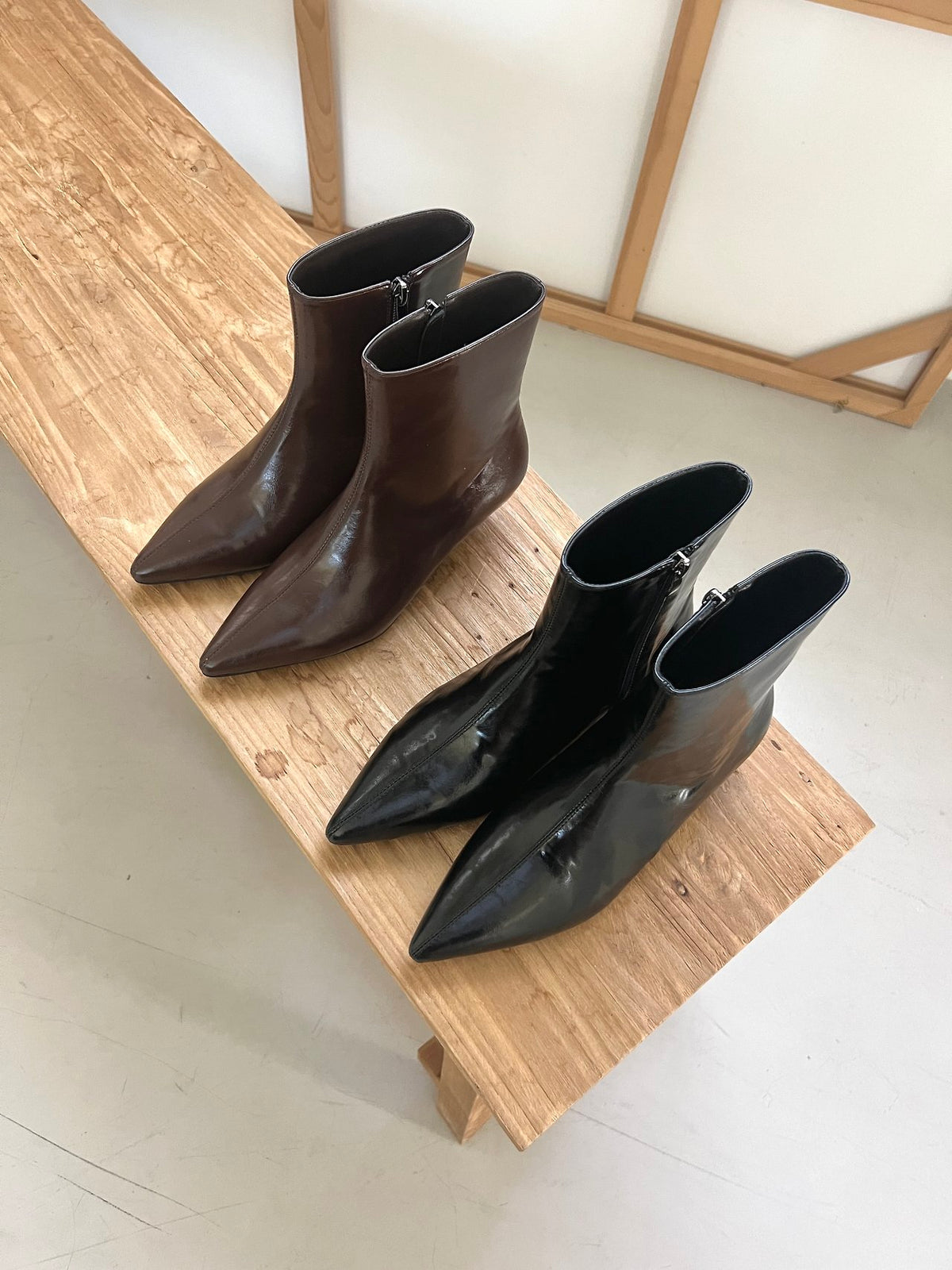 Glossy Pointed-Toe Boots-2col