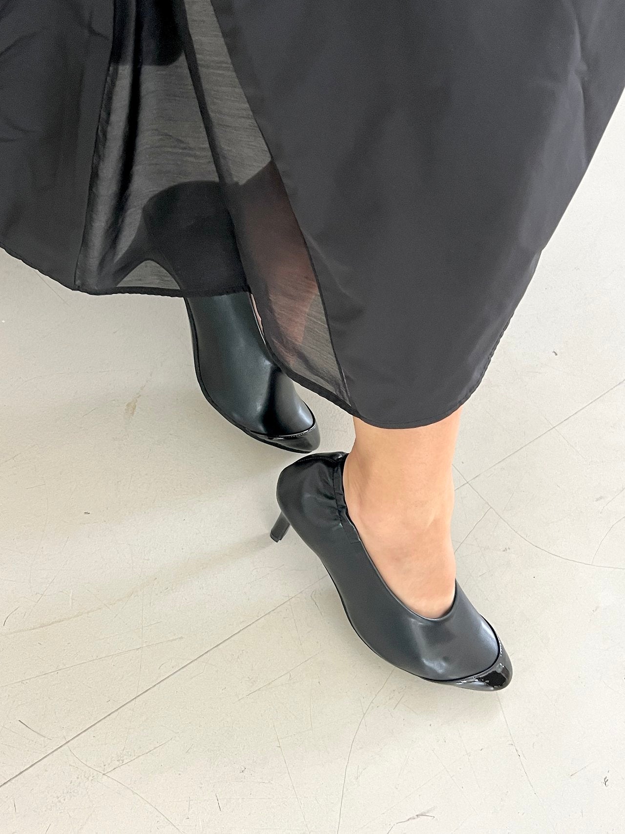 Two-tone combo stretch banding pumps