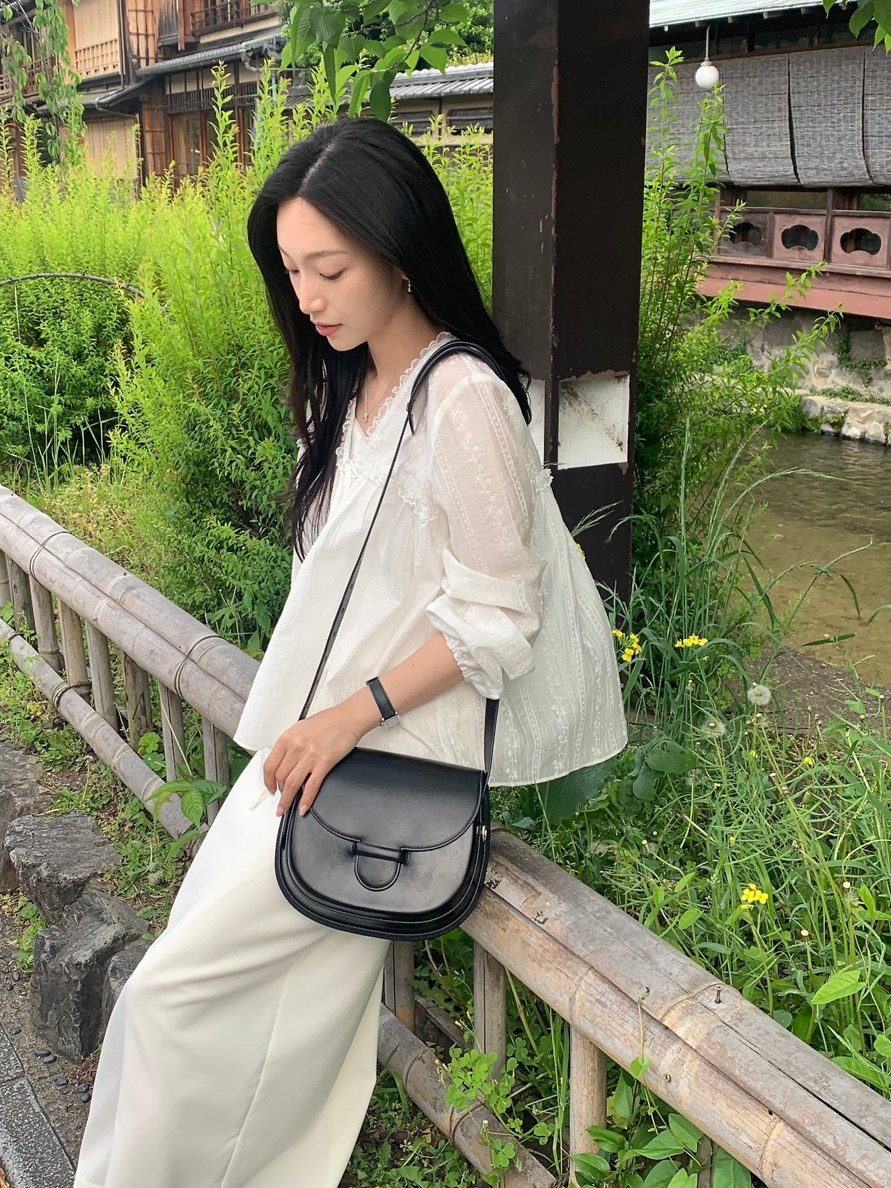 Anna V-neck frill blouse