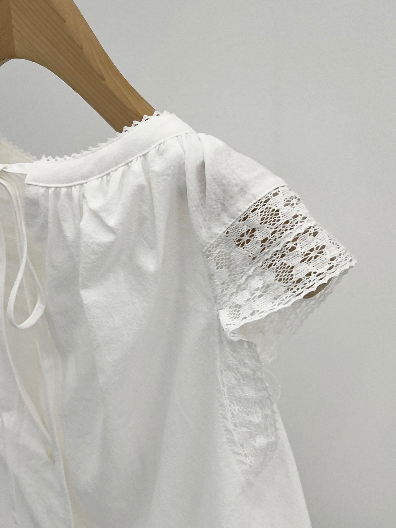 Mariel shoulder lace blouse