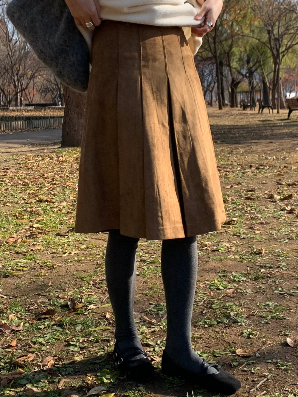 some suede skirt-2col