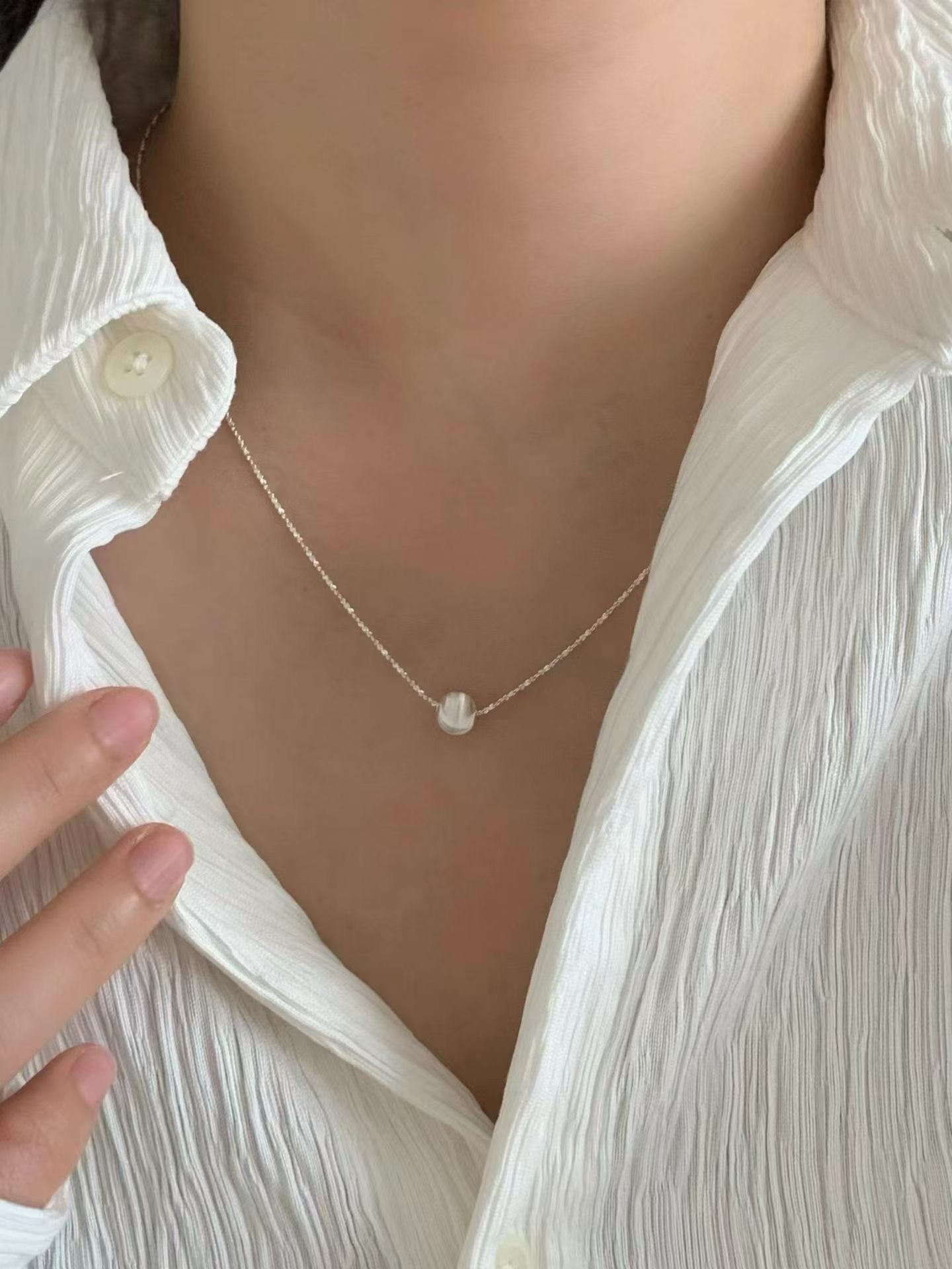 Shining matte ball necklace