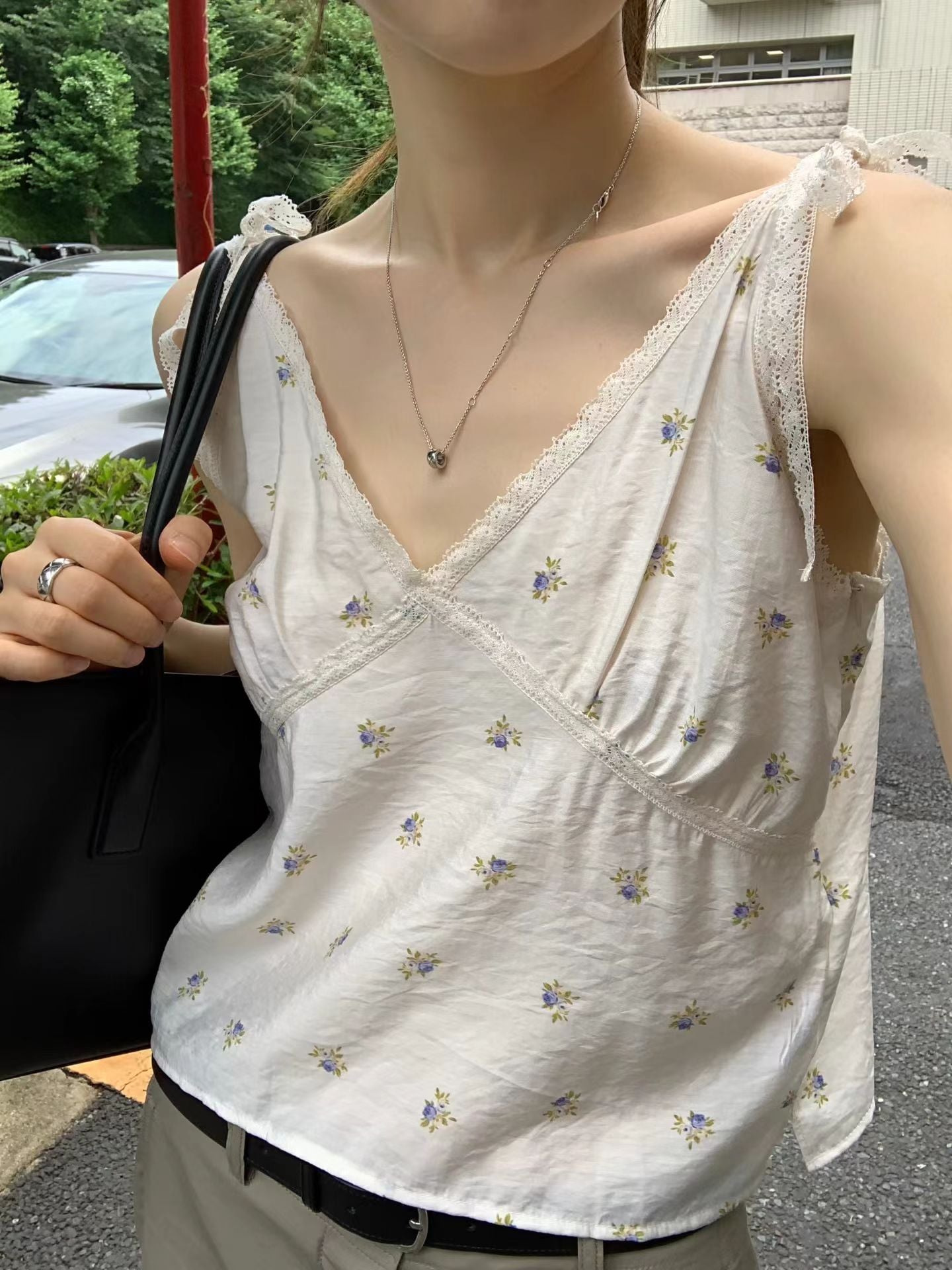 Ounce forming lace blouse