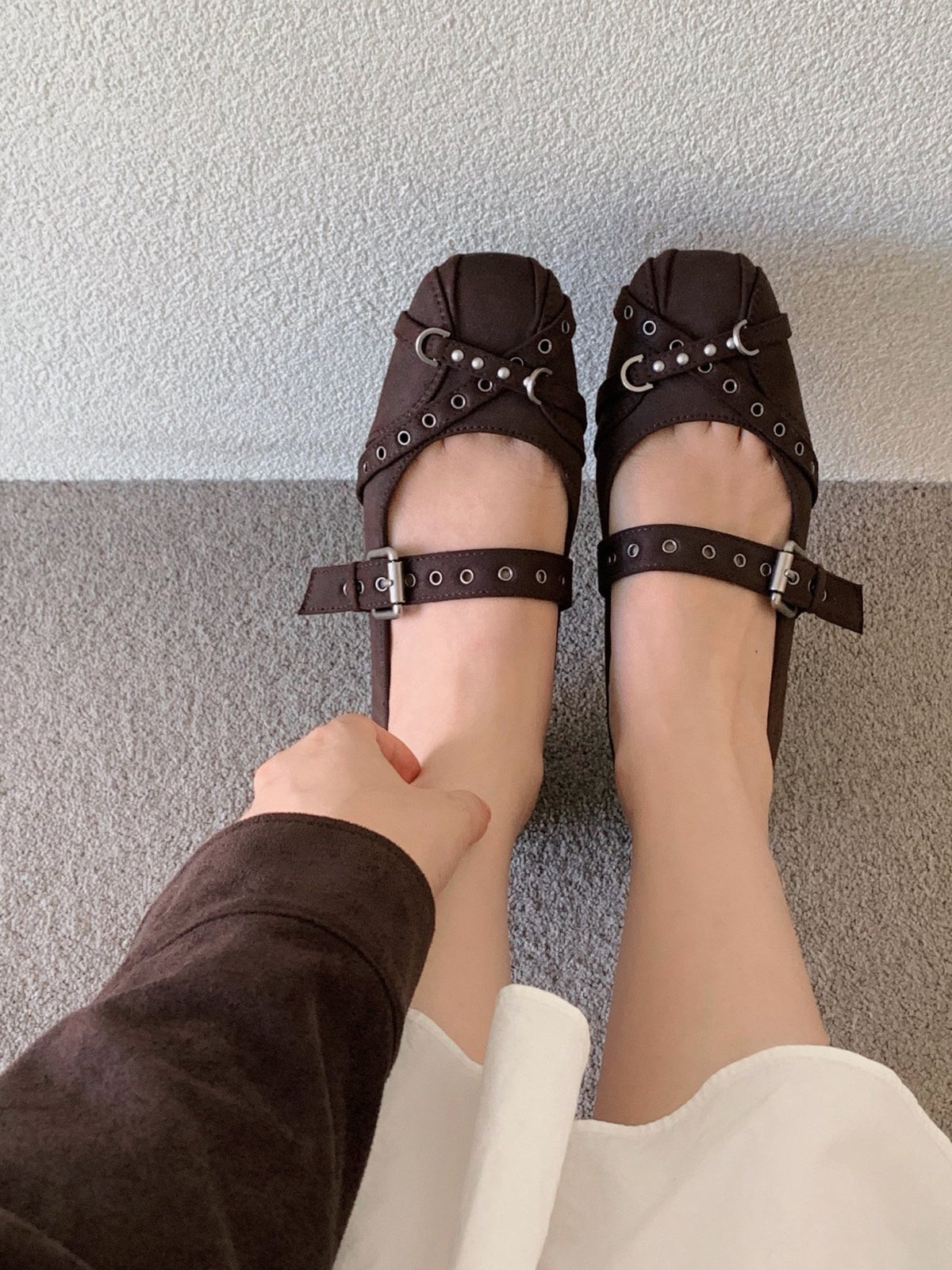 chrome eyelet flat-2col