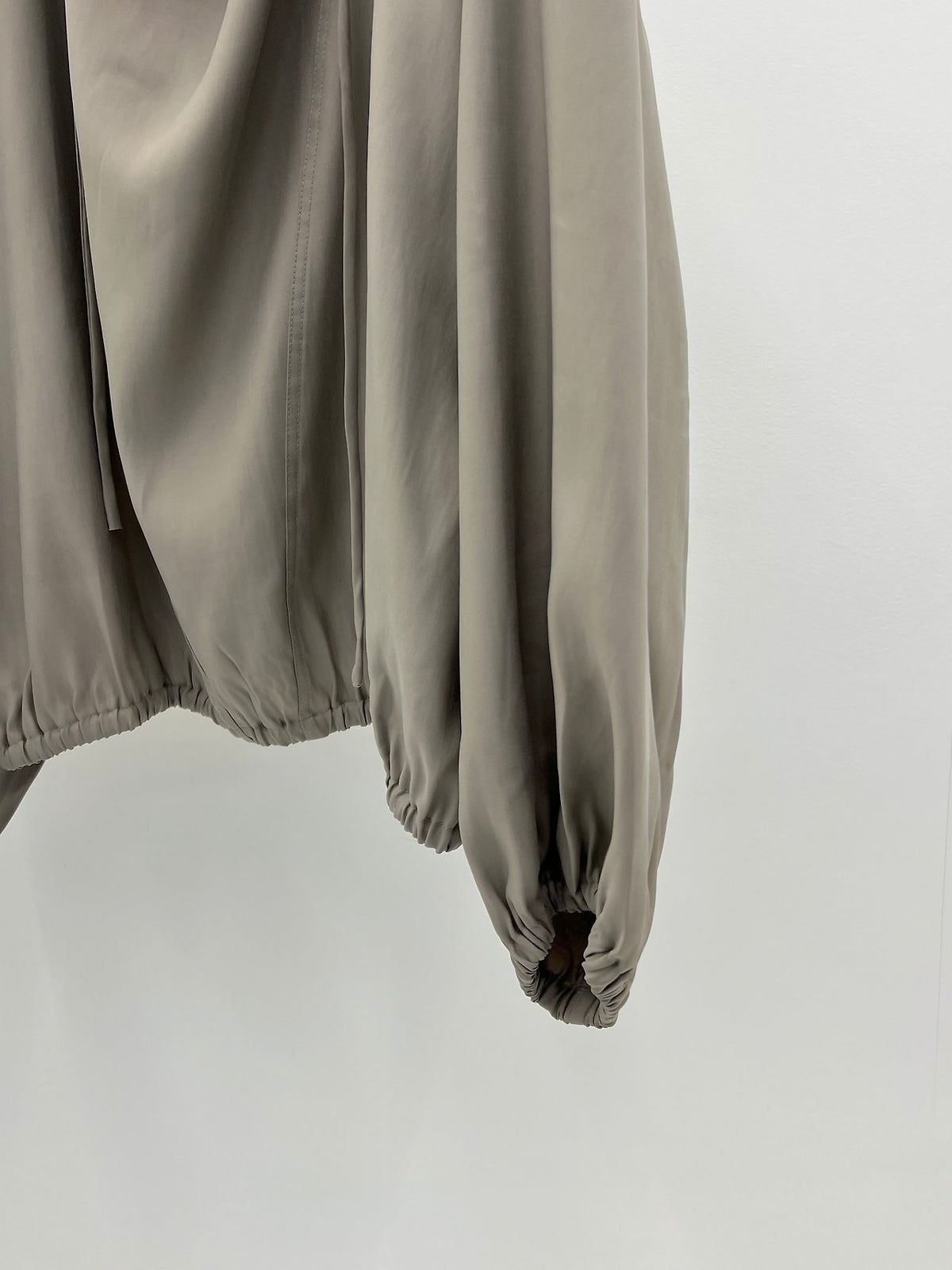 mariel satin ruffle blouse-2col