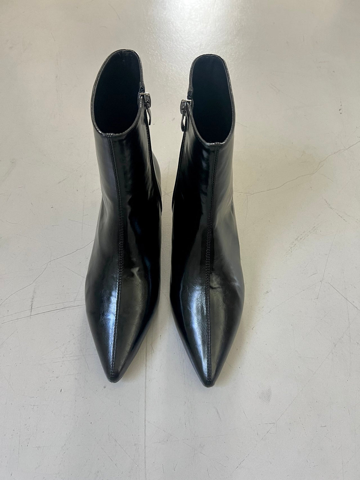 Glossy Pointed-Toe Boots-2col