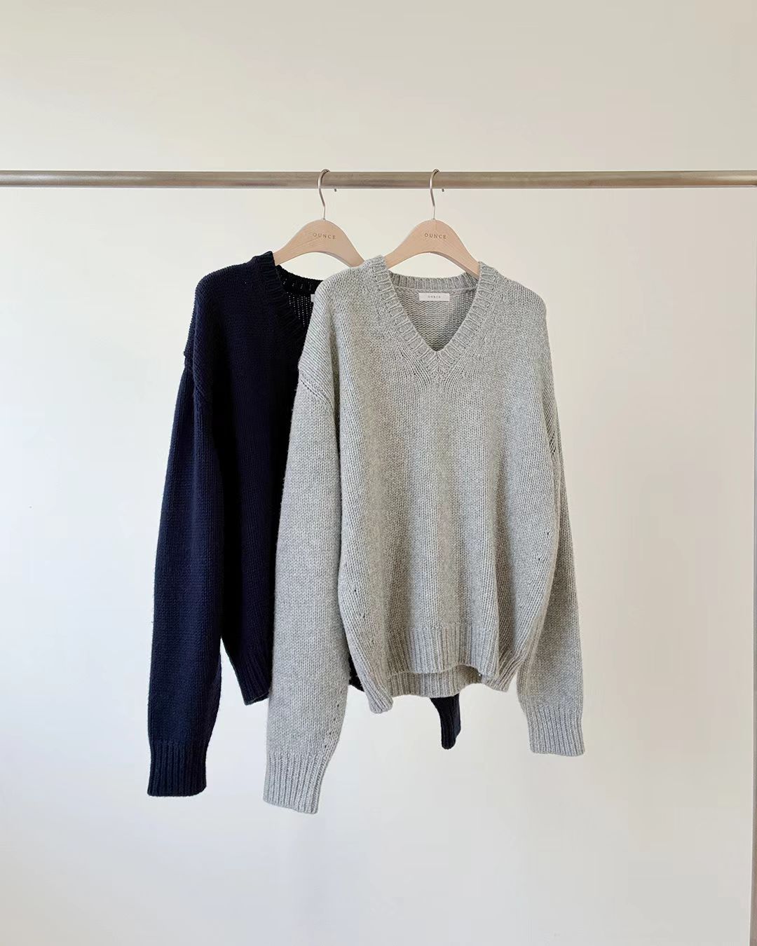 Ounce ron v neck knit-2col