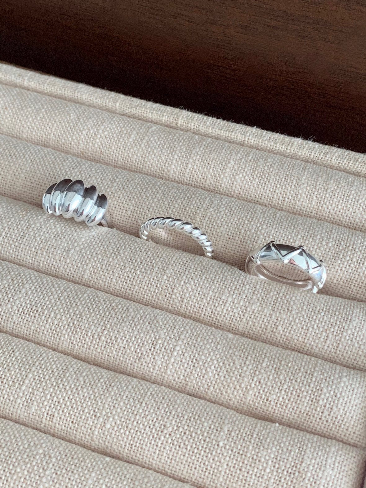 Twisted open ring