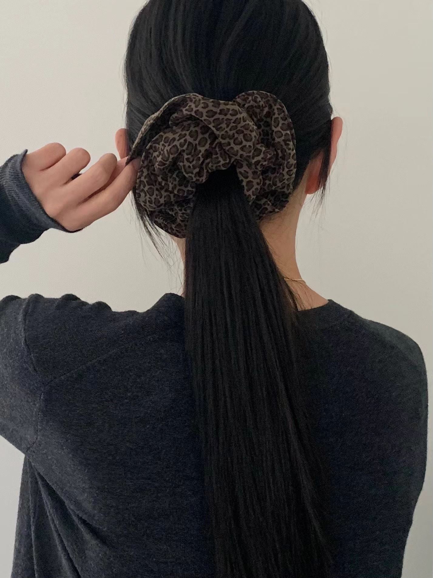 leopard scrunchies-2col