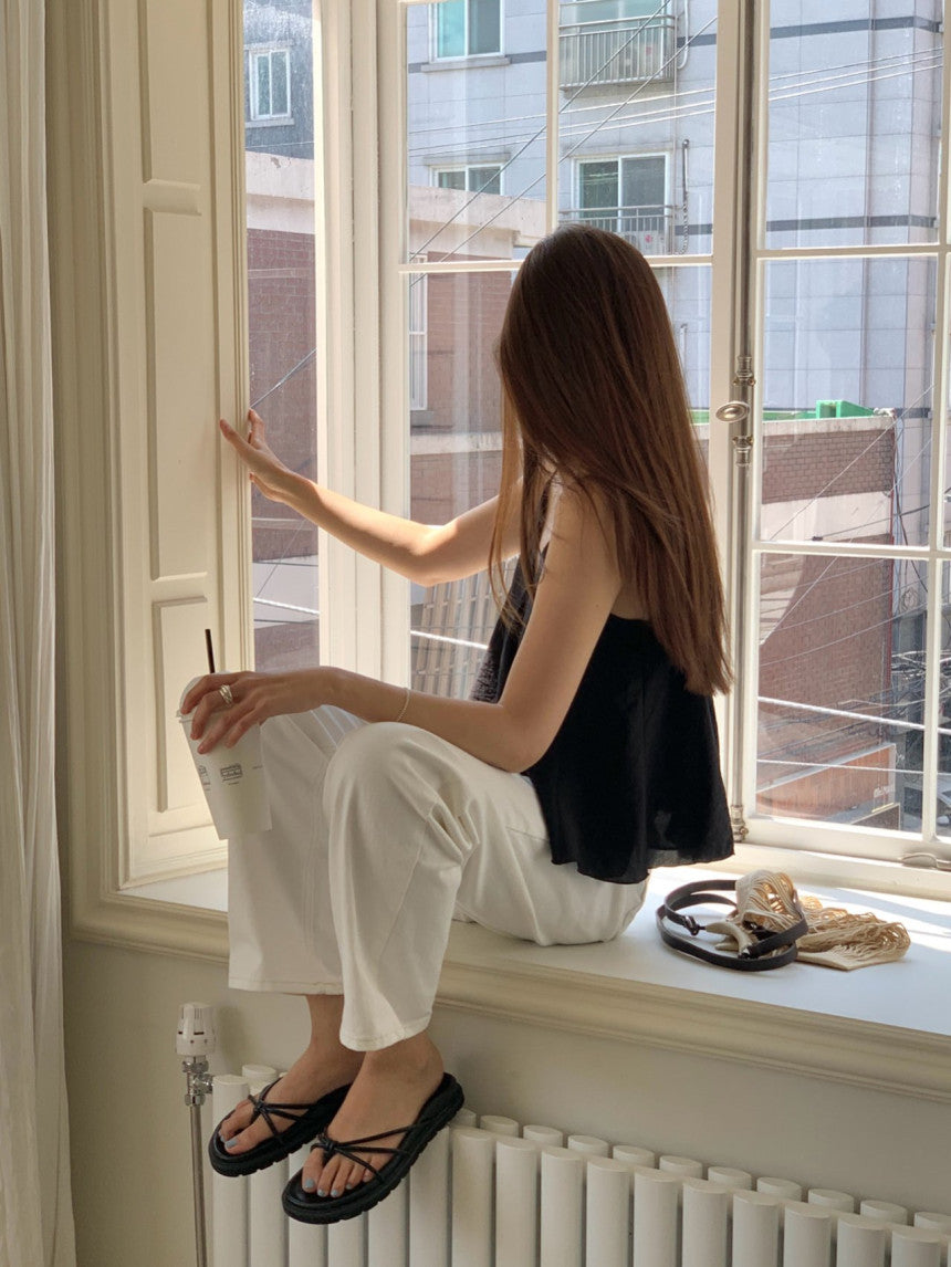 Move slit sleeveless blouse-2col