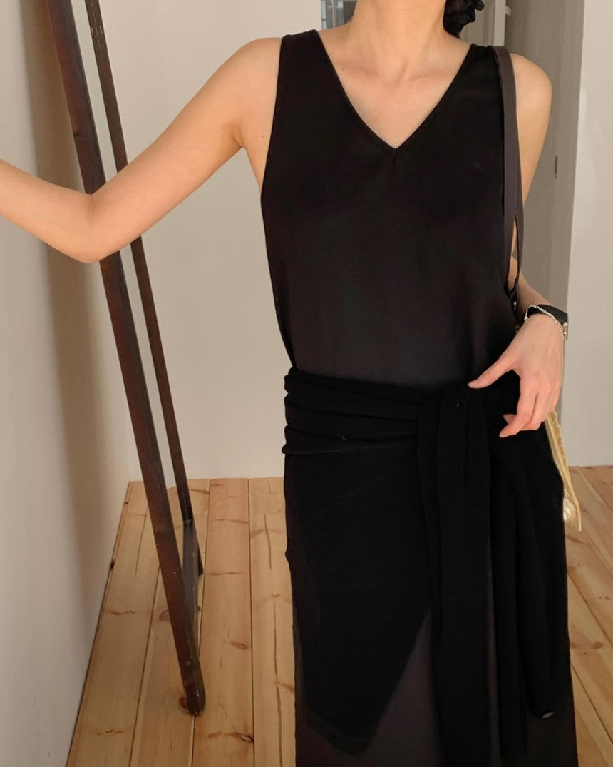 Ridge v-neck back string onepiece