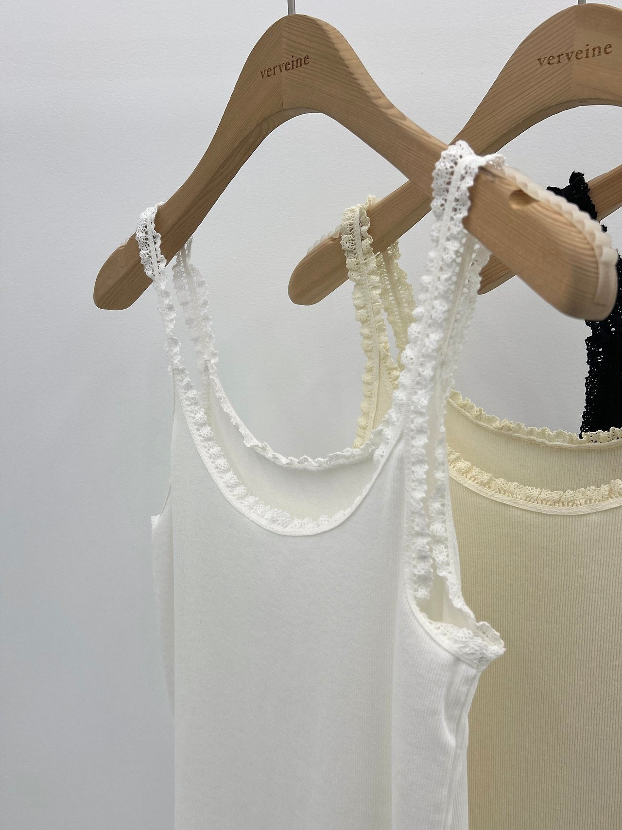 Lune lace U sleeveless-3col