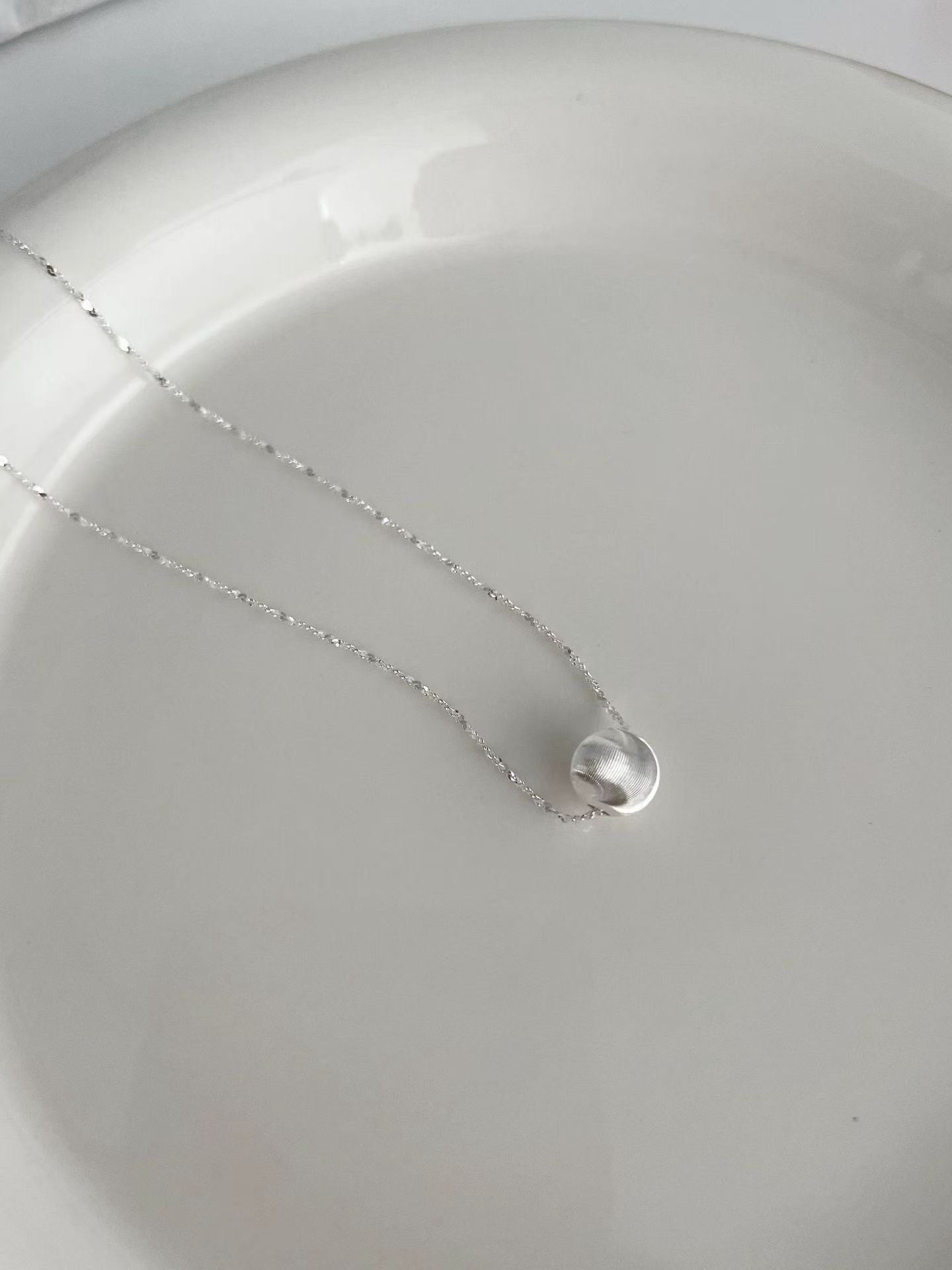 Shining matte ball necklace