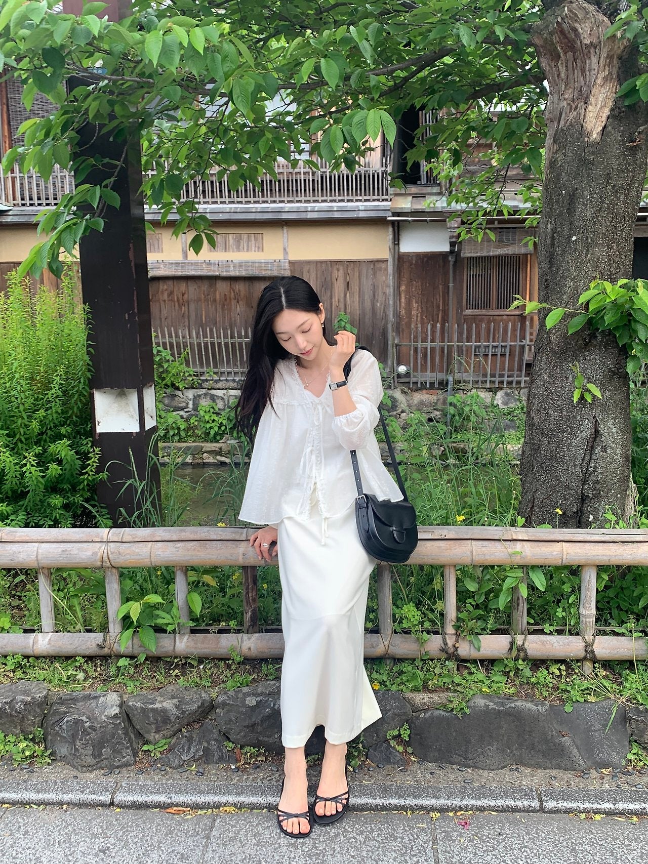 Anna V-neck frill blouse