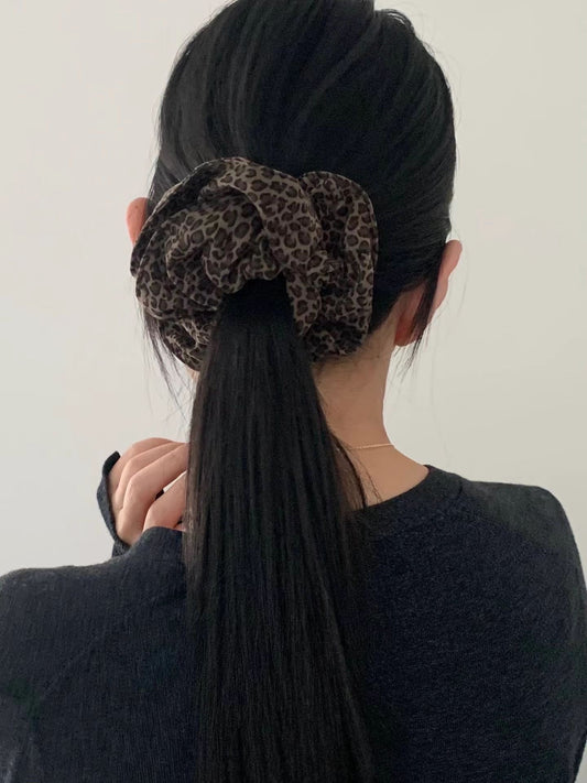 leopard scrunchies-2col