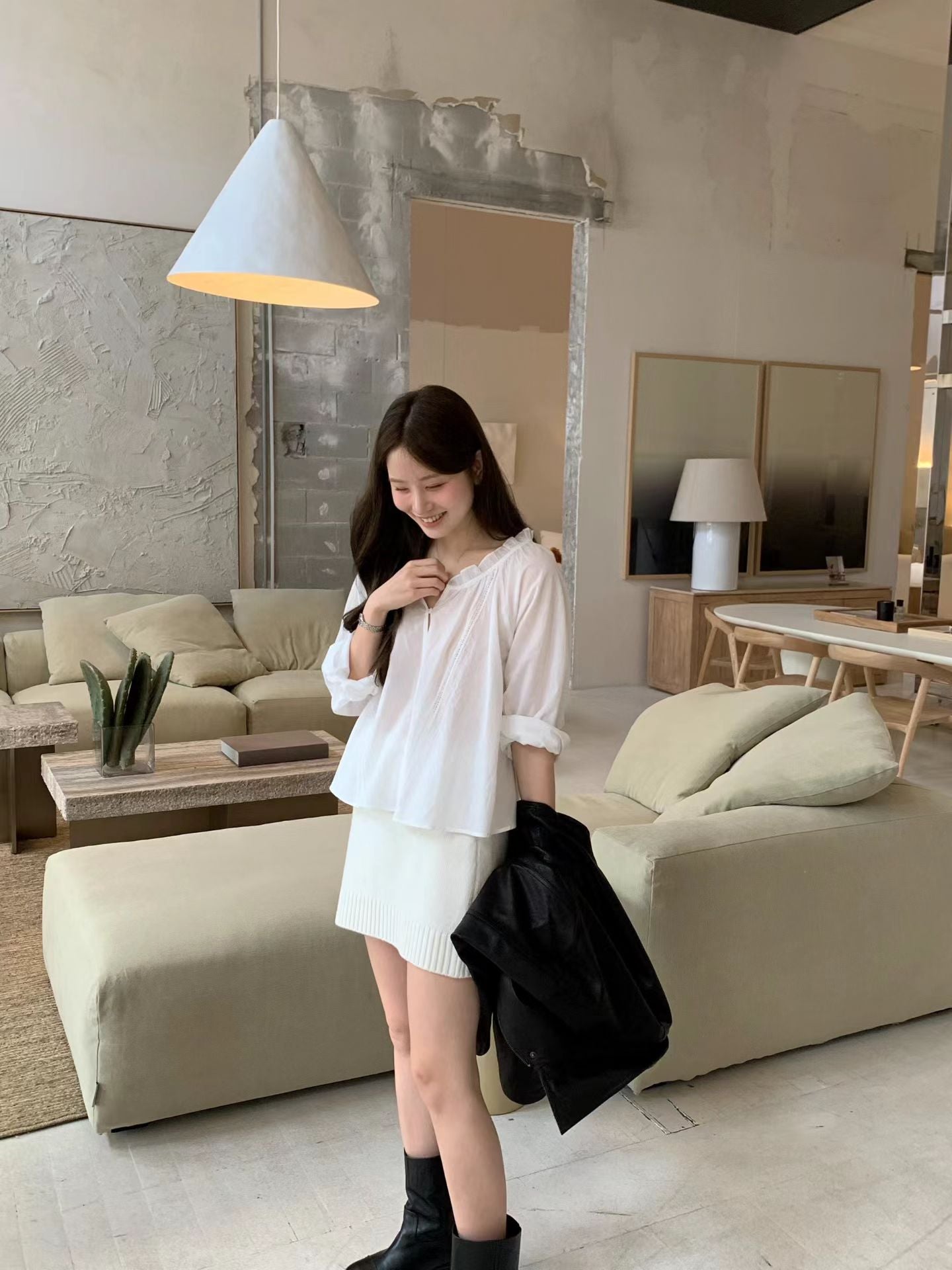 即納 Ounce neck ruffle blouse