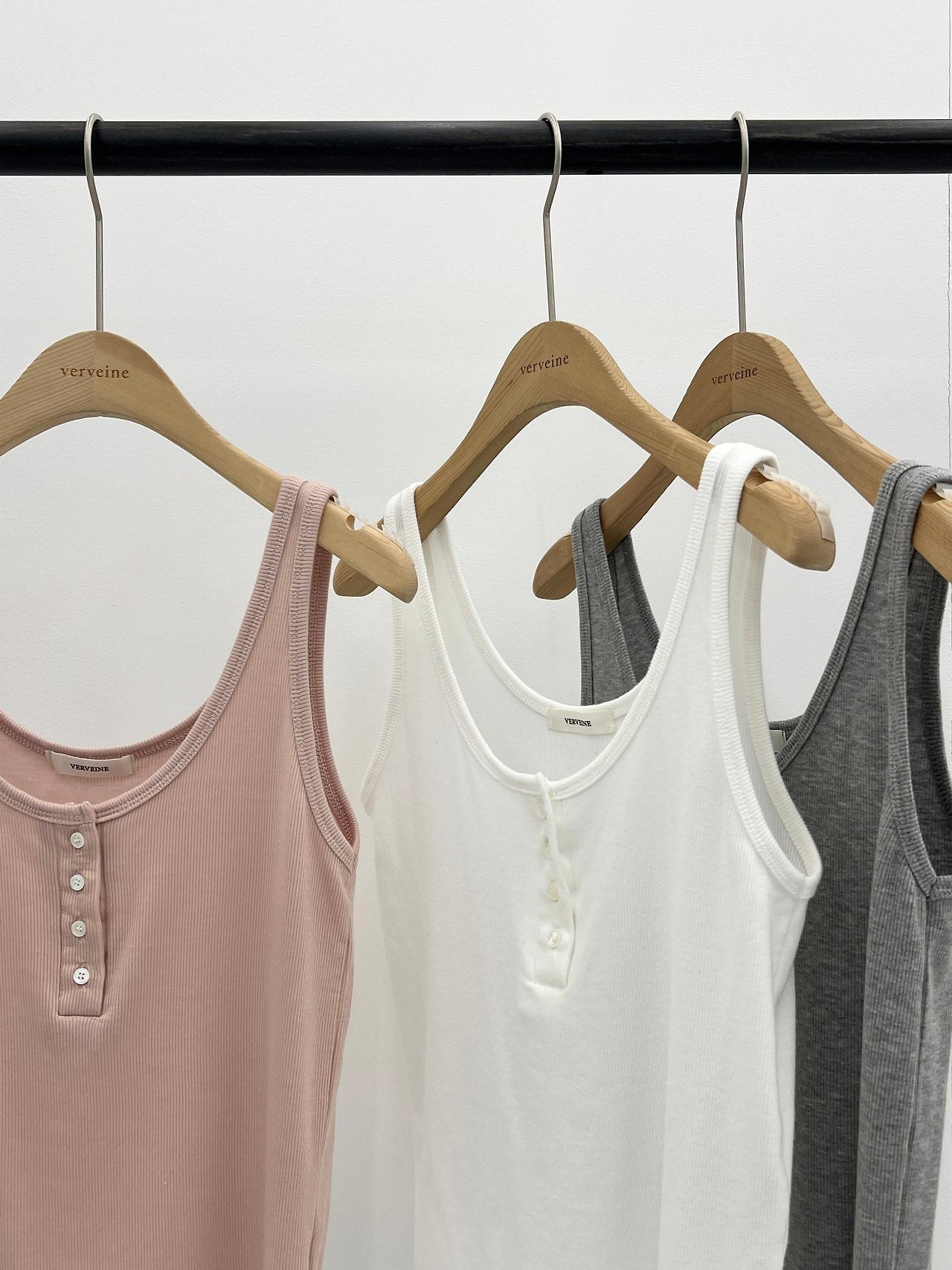 Loe henley neck sleeveless-3col