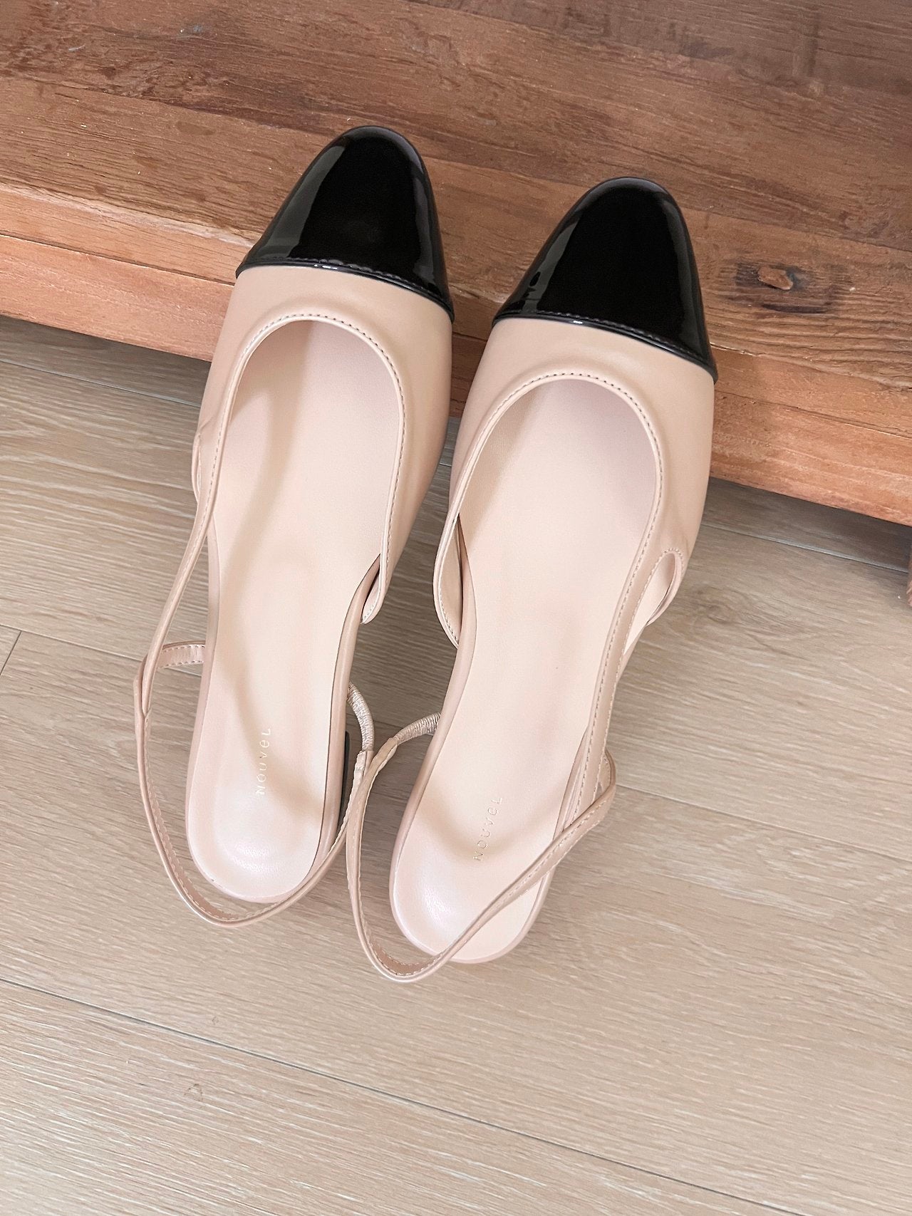 Two-tone color-block sling back