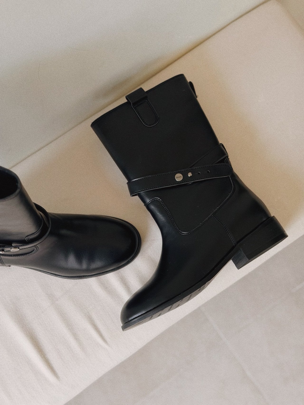 metal logo rider boots