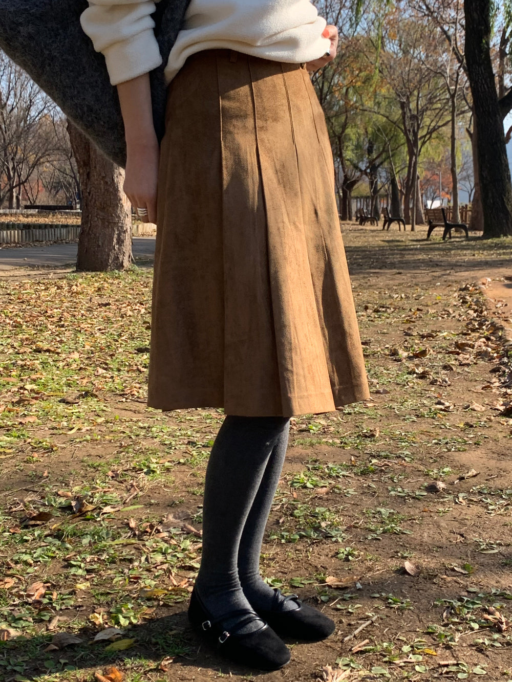 some suede skirt-2col