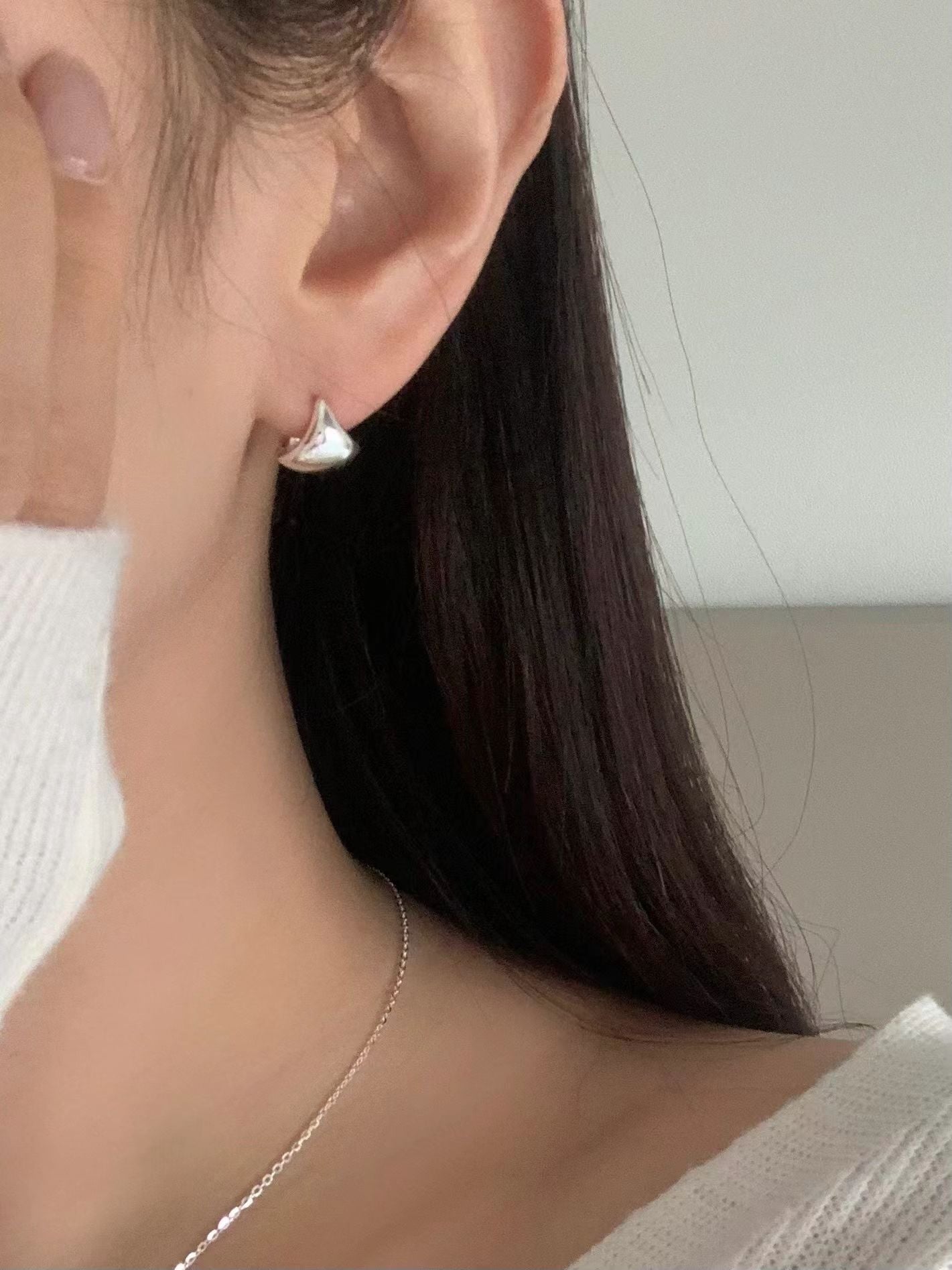 Kisses one-touch earrings
