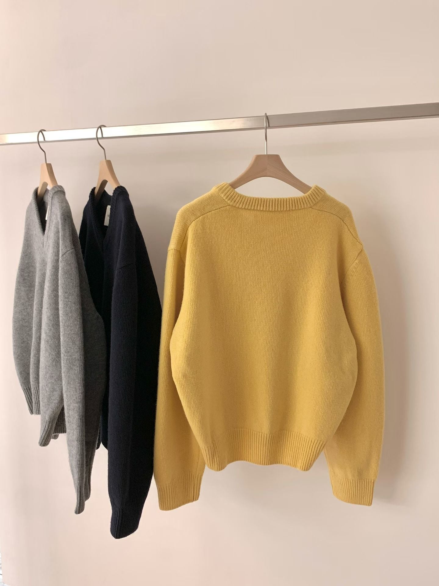 Haus geelong wool v-neck knit-3col