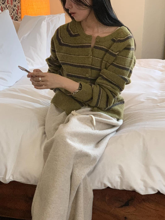 ber s.t cardigan-2col