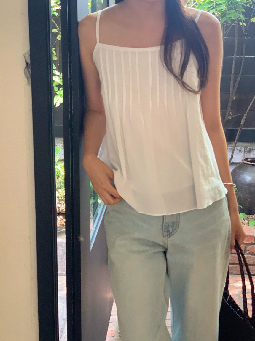 Lobe pintuck sleeveless blouse-2col