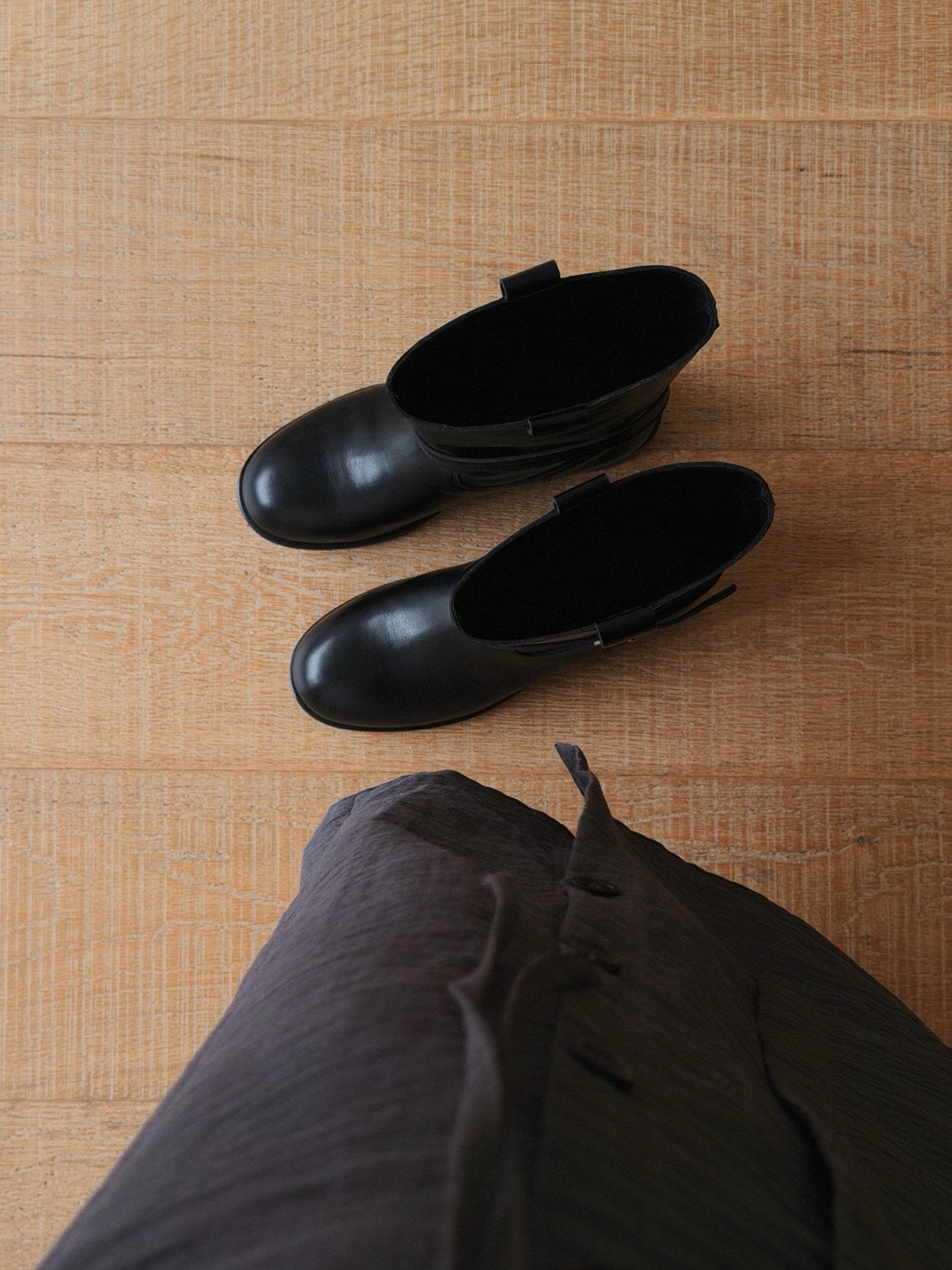 metal logo rider boots