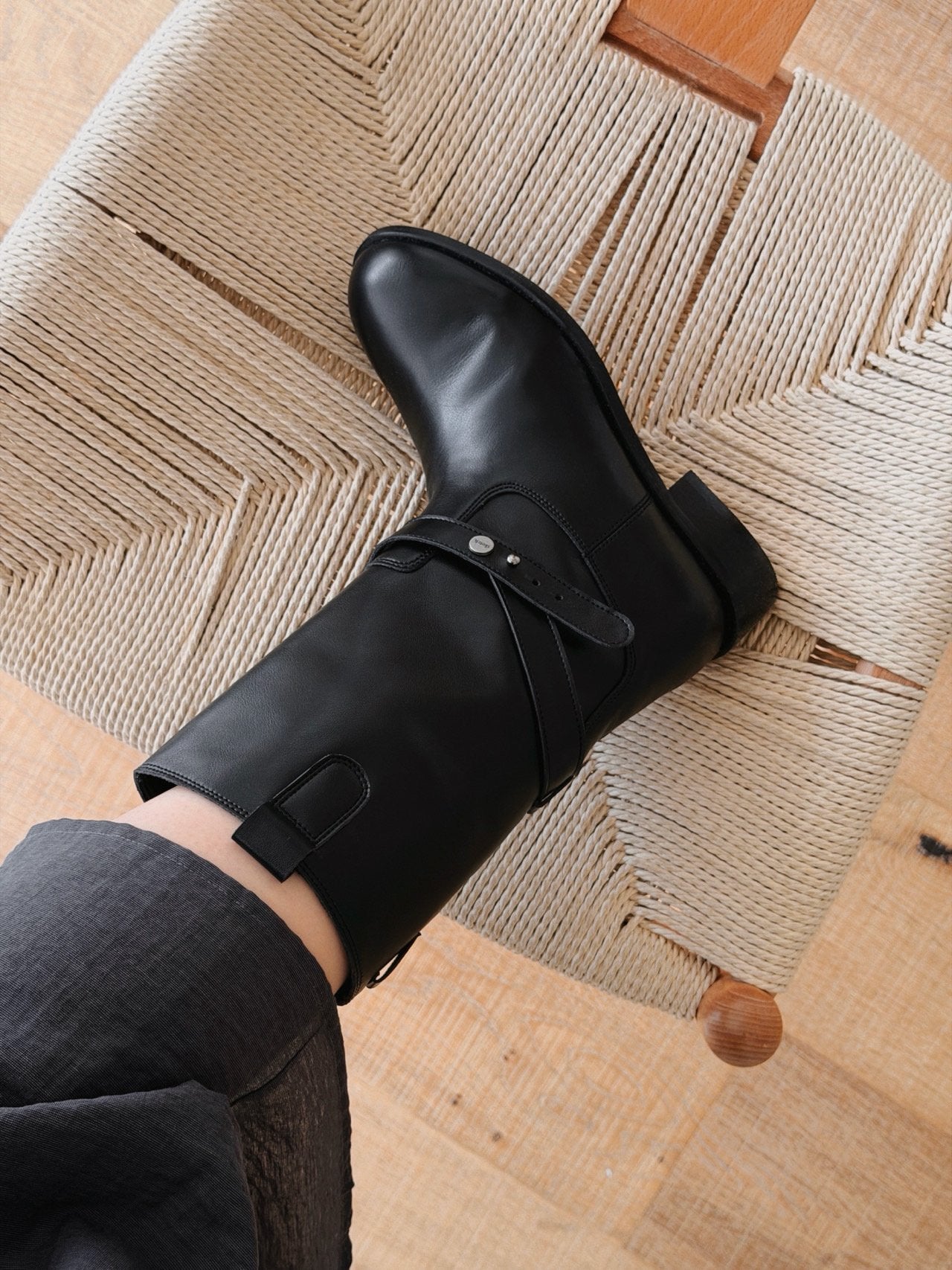 metal logo rider boots