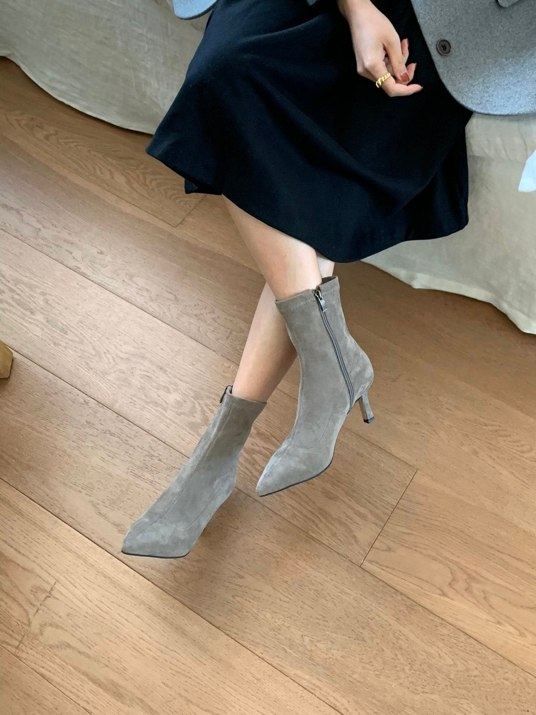 Suede span ankle boots