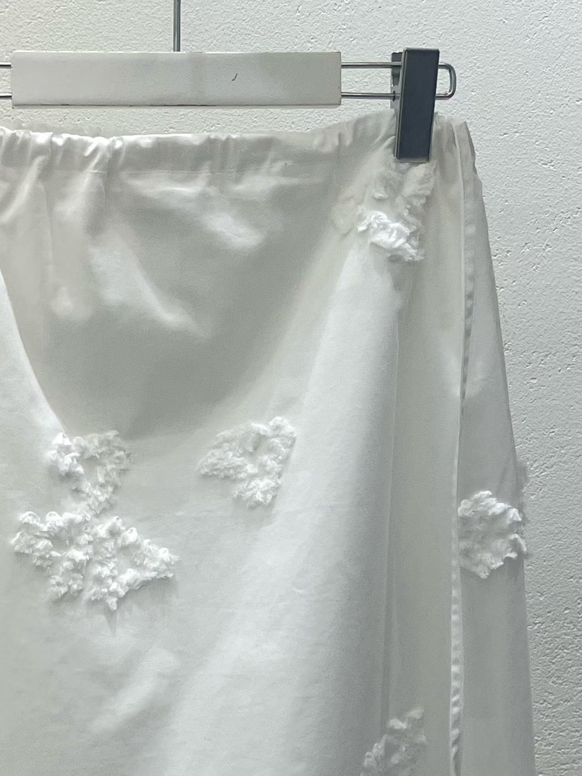 deondo kosaji white skirt