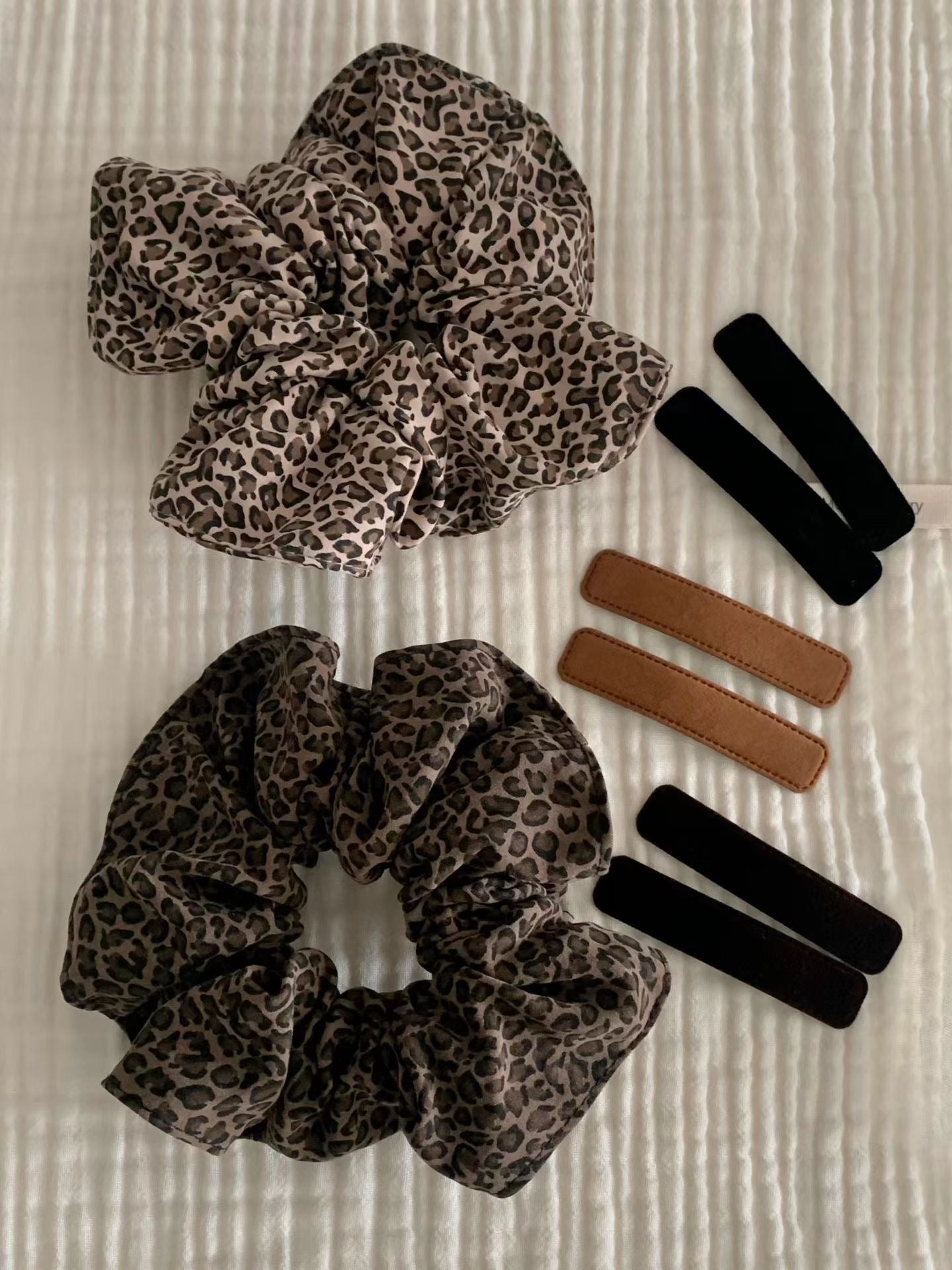 leopard scrunchies-2col