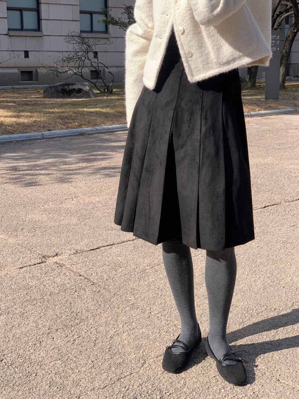 some suede skirt-2col