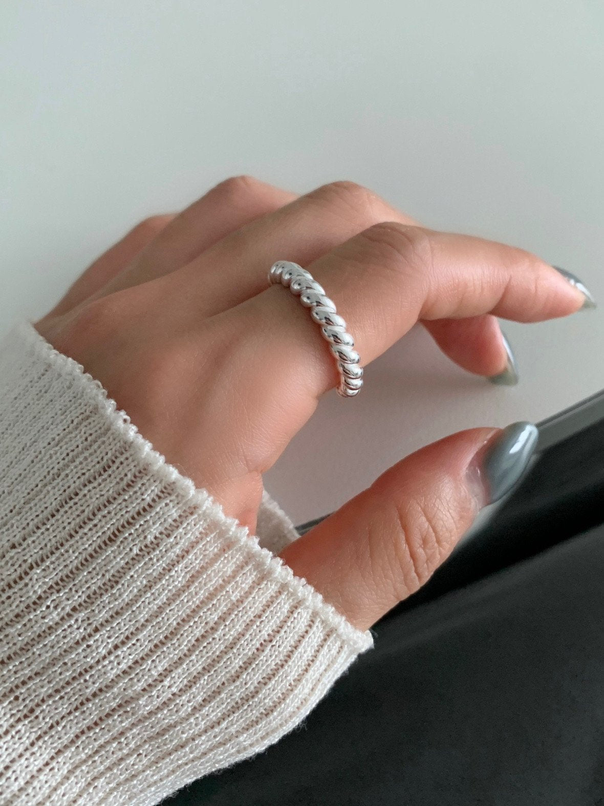 Twisted open ring