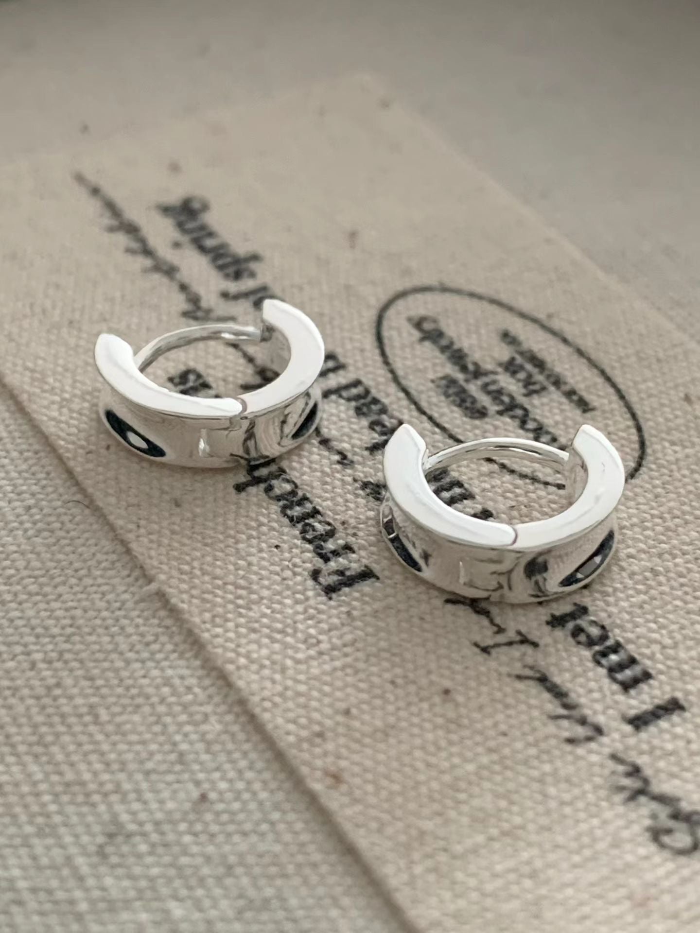 Luna Bold One Touch Earrings