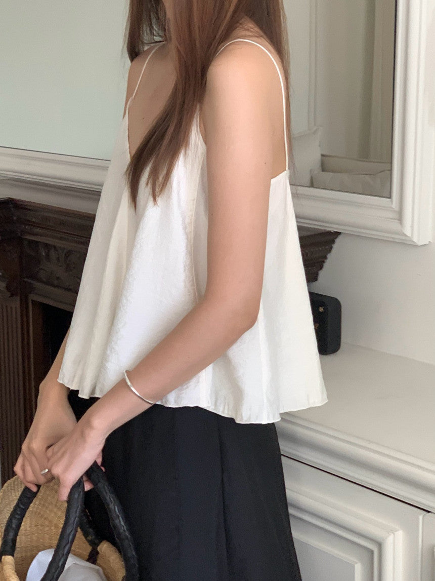 Move slit sleeveless blouse-2col