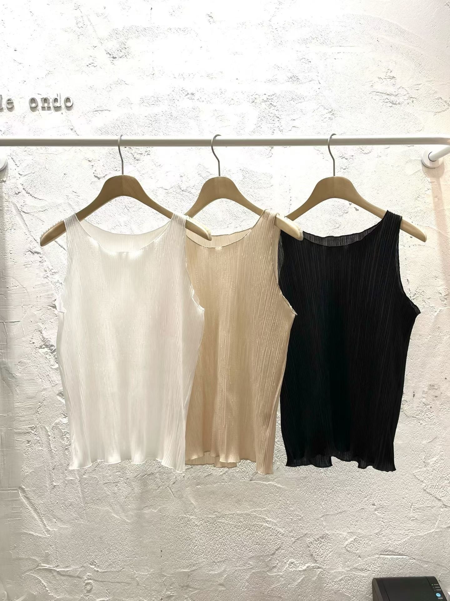 deondo pleats sleeveless-3col