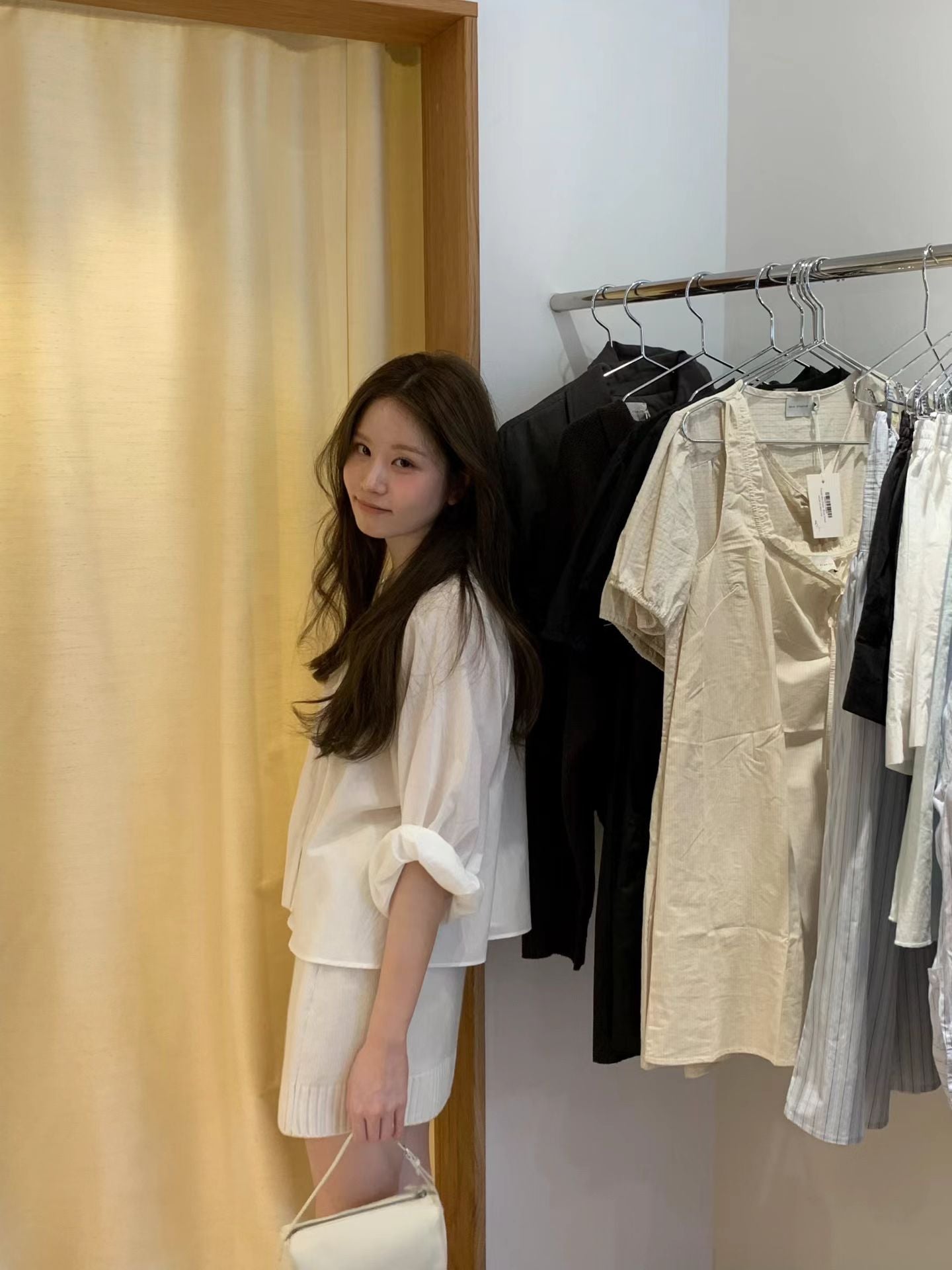 即納 Ounce neck ruffle blouse