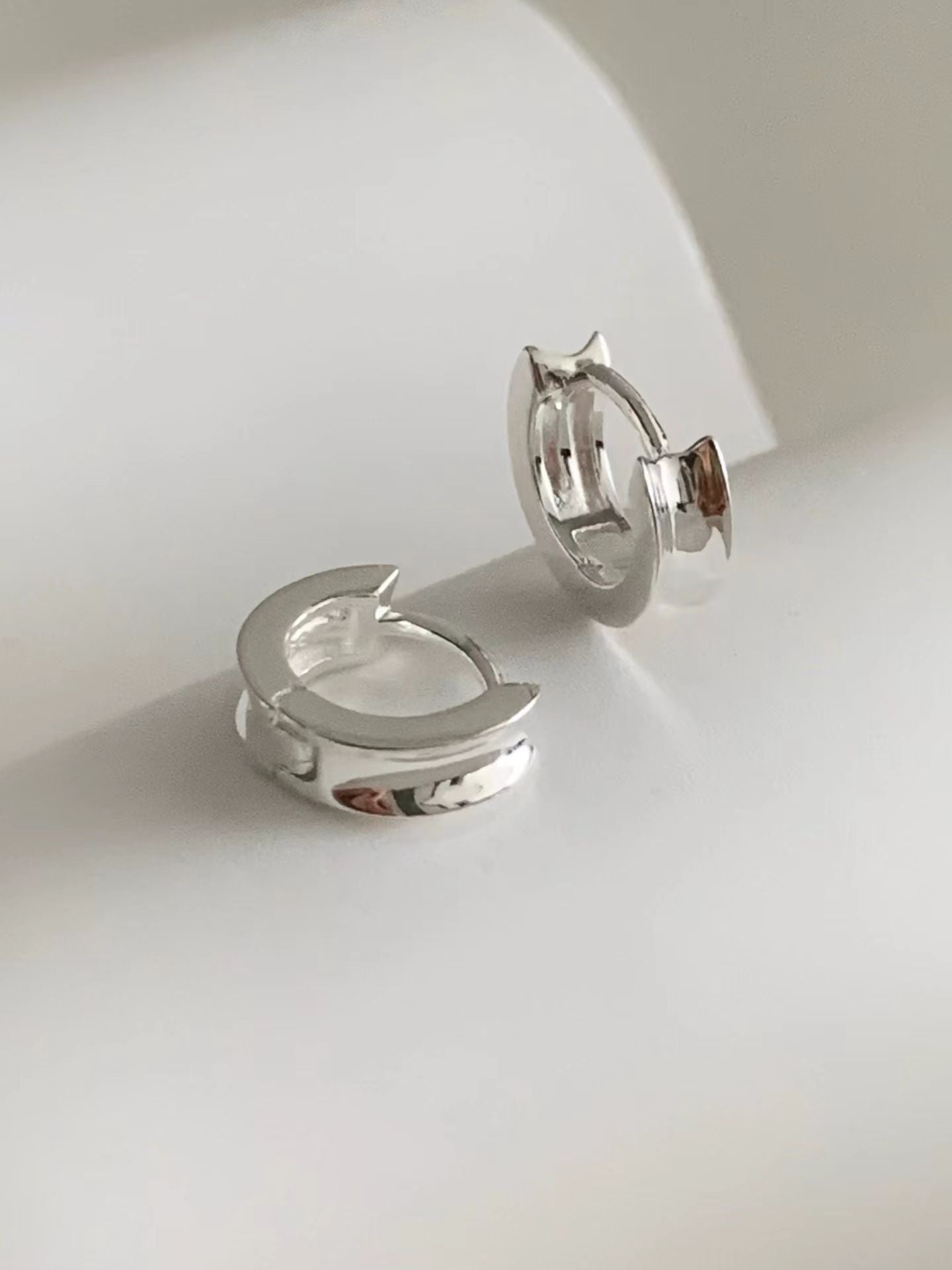 Luna Bold One Touch Earrings