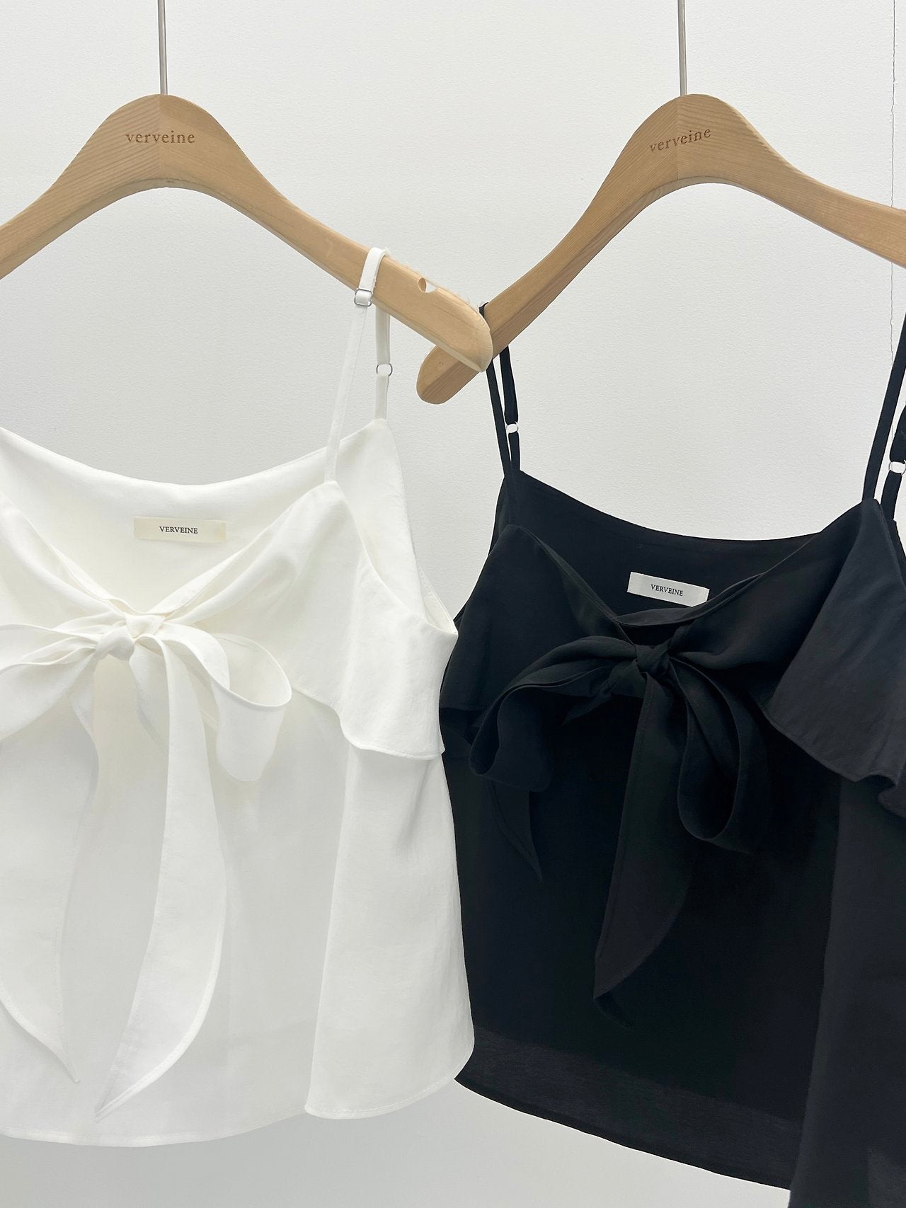 Seline ribbon sleeveless blouse-2col